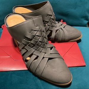 Universal Thread grey booties